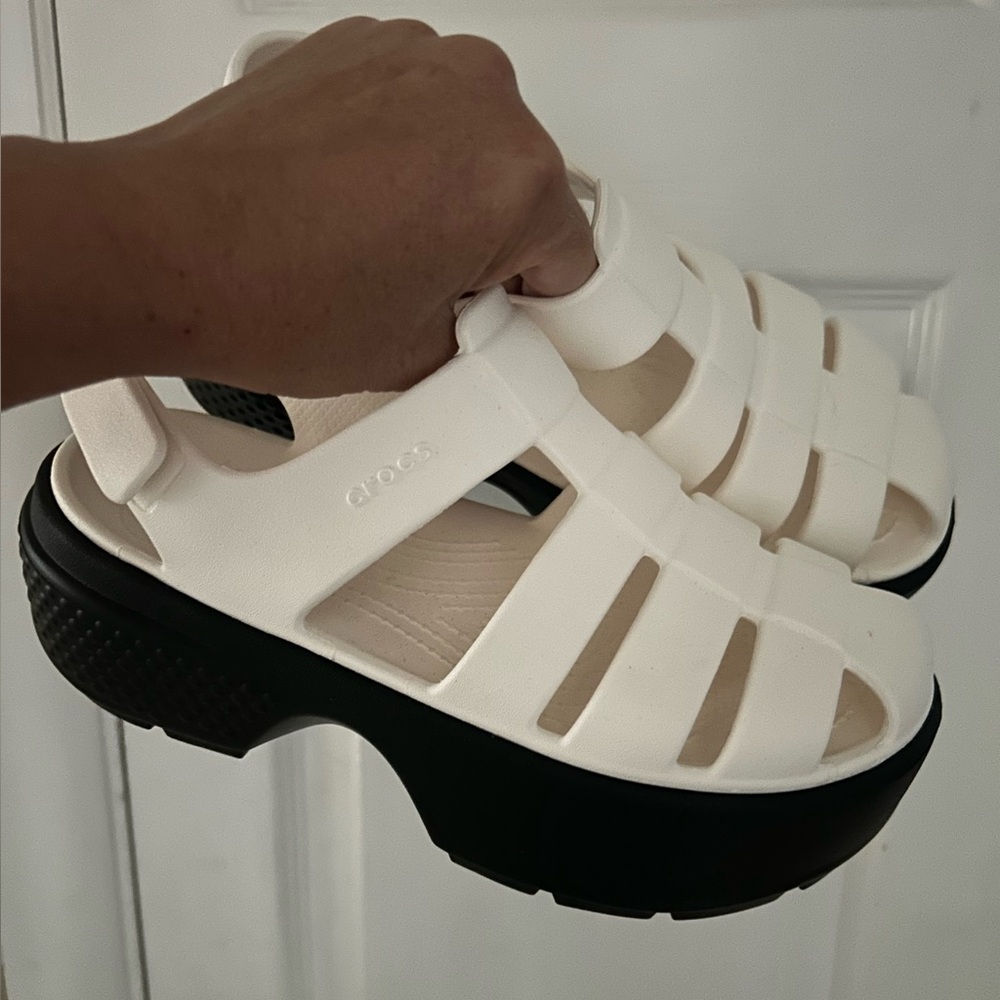 CROCS Women's White and Black Platform Sandals nwot